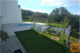 Apartma Z Bazenom In Vrtom, Le 350m Od Plaže