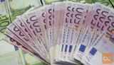 Finančna pomoč ljudem v finančnih težavah.