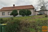 Manjša Obnovljena Hiša Z Garažo In Drvarnico